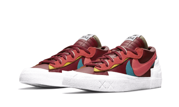 Blazer Low Sacai Kaws Team Red - THE LIMITED CLUB