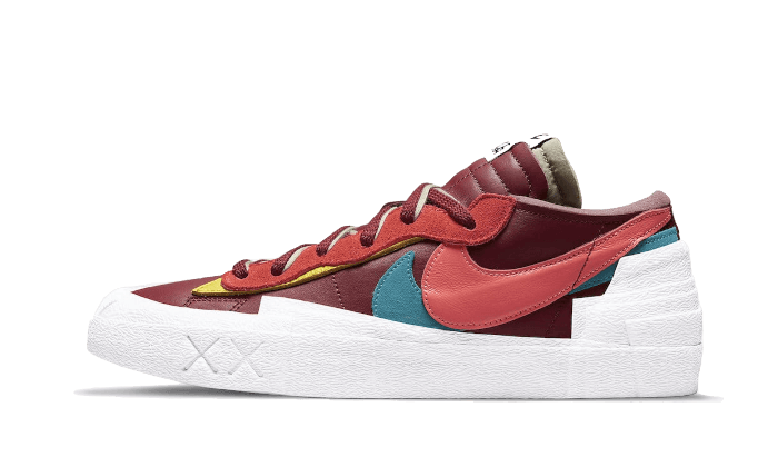 Blazer Low Sacai Kaws Team Red - THE LIMITED CLUB